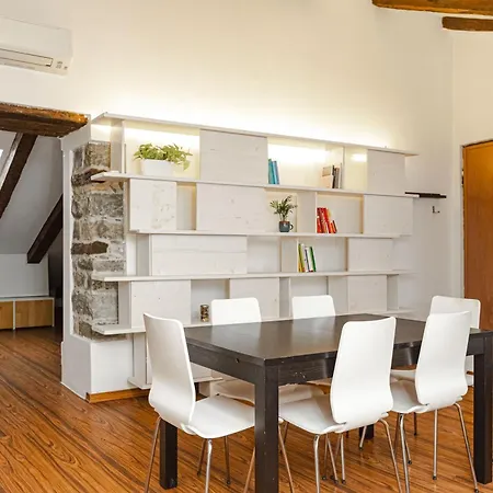 Ampio Loft Confortevole Nel Cuore Di Trieste