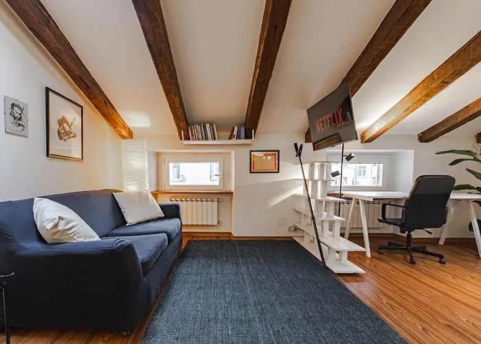 Ampio Loft Confortevole Nel Cuore Di Trieste